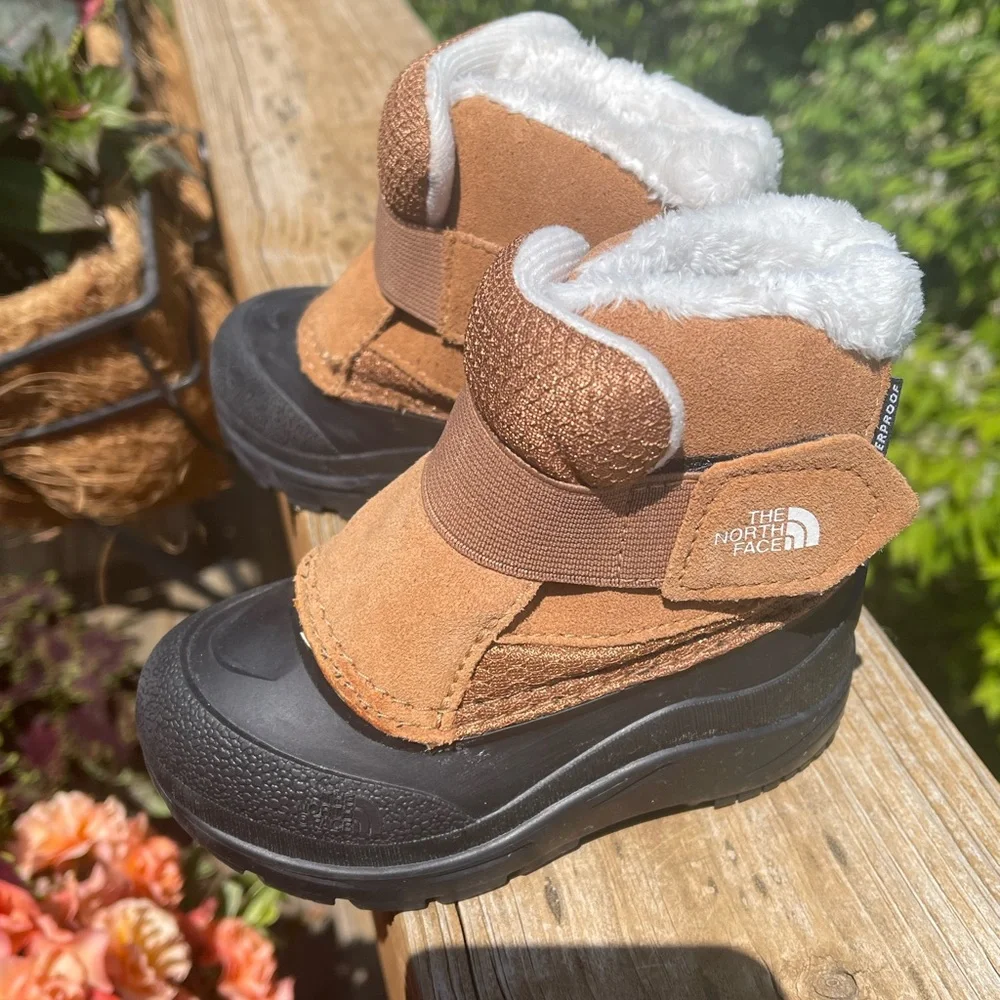 The North Face Tan and Black Rain & Snow Boots with Waterproof Shell - like new!